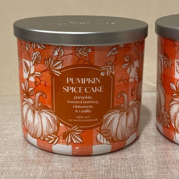 Lot of 2 Distant Lands 14 Oz 3 Wick Pumpkin Spice Cake Scented Jar Candle - Picture 5 of 10